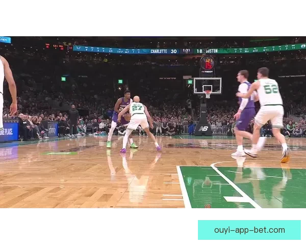 詹姆斯昨日惊艳暴扣起跳三点二米入网速度近五十公里